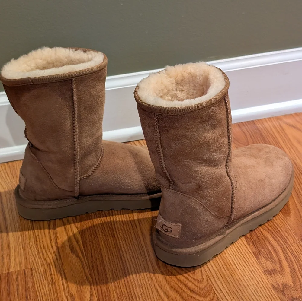 UGG Classic Short II